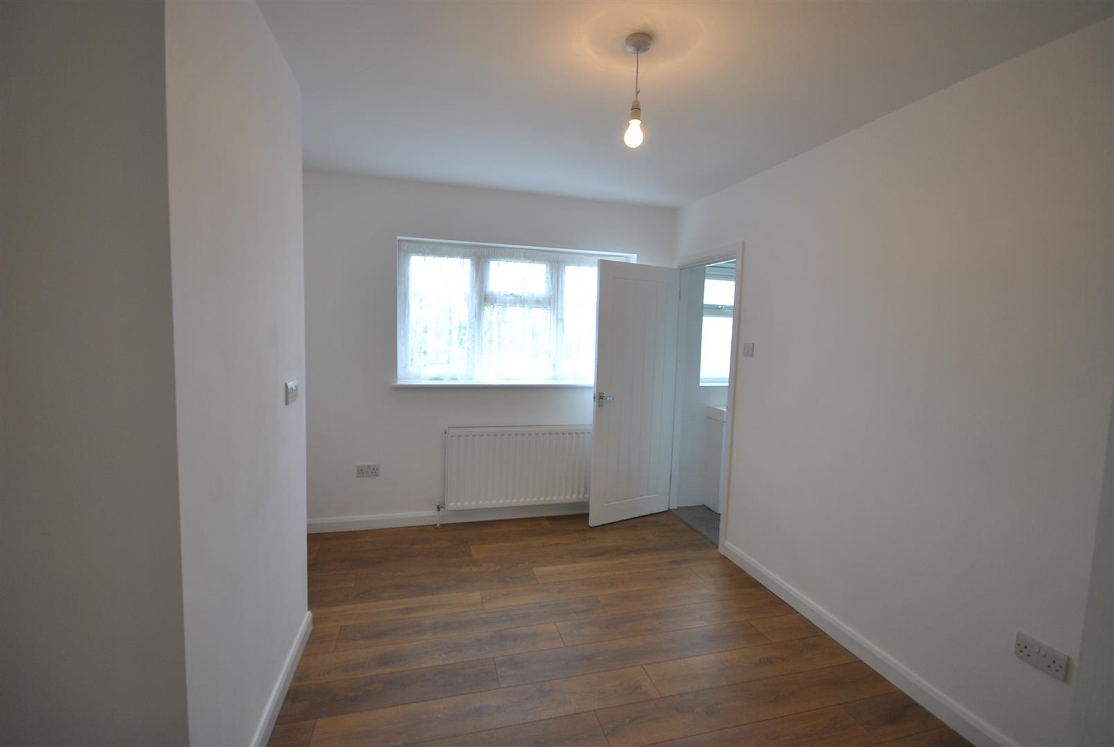 2 Bedrooms, Bungalow